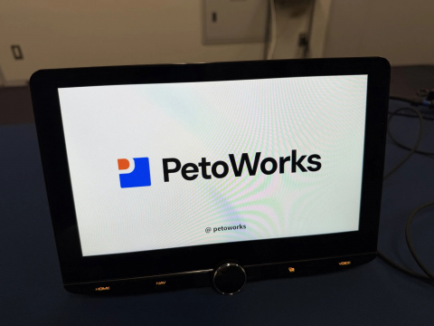 페토웍스는 전기차 충전 인프라(Phoenix Contact, Grizzl-E) 시스템의 제어권을 탈취하는 데 성공했으며, 차량 내·외부를 연결하는 게이트웨이 역할을 하는 IVI 시