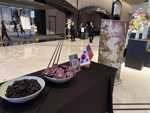 캘리포니아 푸룬 협회와 캘리포니아 아몬드 협회가 27일 캘리포니아 와인 협회의 ‘캘리포니아 와인 얼라이브 테이스팅 2026’ 행사에서 캘리포니아 푸룬과 캘리포니아 아몬드 테이스팅 