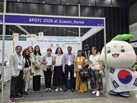 대한작업치료사협회와 아시아태평양 작업치료지역그룹(APOTRG)의 업무협약 기념 사진