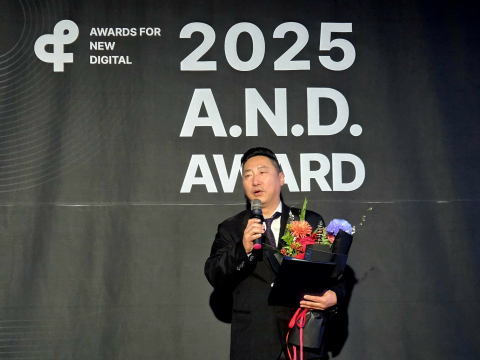 라이트브레인 황기석 대표가 수상 소감을 전하고 있다