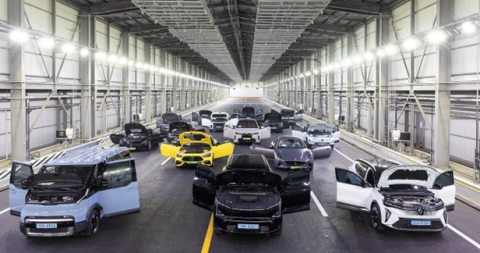 ‘중앙일보 2026 올해의 차’ 현장 심사가 지난달 31일 경기 화성 한국교통안전공단 자동차안전연구원에서 열렸다. 사진은 심사를 위해 도열한 차량들