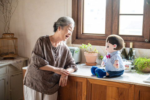 용인세브란스병원 정신건강의학과의 유효성 평가 결과, AI 반려로봇 ‘효돌(사진)’ 사용 후 어르신들의 우울증·고립감 고위험군이 각각 35.7%, 24.7% 감소한 것으로 나타났다.