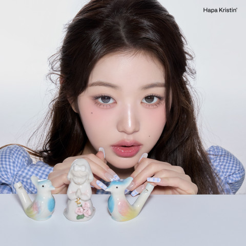 ‘돌리 블랙’ 제품을 착용한 하파크리스틴의 글로벌 앰버서더 장원영의 모습