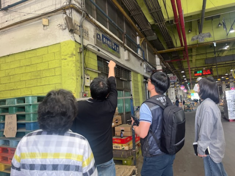 한국지방재정공제회 관계자가 지역 내 고위험시설의 안전을 점검하고 있다