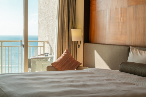 에어서울 괌 노선 이용객을 대상으로 특별 숙박 프로모션을 진행하는 호시노 리조트 리조나레 괌. 2박 이상 예약시 1박당 50% 할인 혜택이 제공된다