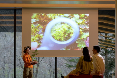 오이라세 계류 호텔 by 호시노 리조트가 겨울 빙폭 온천부터 봄 이끼 체험까지 시즌 한정 프로그램을 선보인다