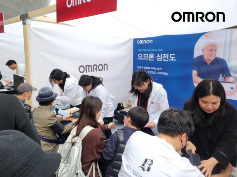 한국오므론헬스케어가 ‘세계맥박의날’ 행사에서 심전도 및 혈압 측정을 지원했다