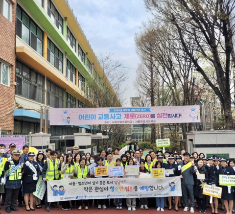 강남구청소년상담복지센터와 강남구학교밖청소년지원센터 꿈드림이 강남구청(가족정책과), 강남서초교육지원청, 청소년육성회, 경찰 등 지역 유관기관과 함께 도박·마약·학교폭력 예방 캠페인을