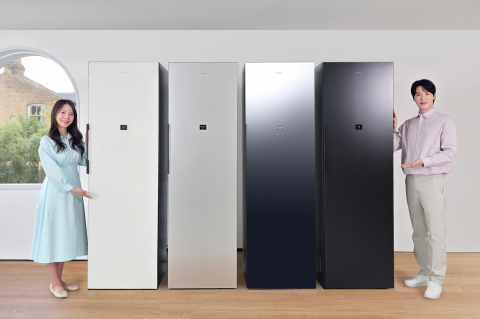 삼성전자가 강력한 주름 제거 기능이 새롭게 추가된 2026년형 ‘비스포크 AI 에어드레서’를 3일 출시한다