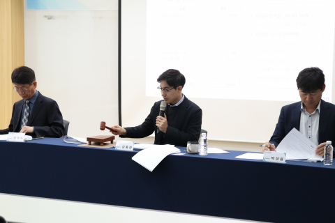 쿠콘 김종현 대표(가운데)가 제20기 정기 주주총회를 주재하고 있다