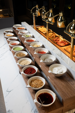 16가지 이상의 소스류를 기호에 맞게 조합 가능