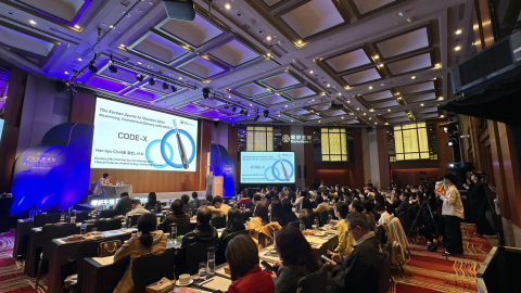 우리메카의 의학자문위원인 최한규 원장이 마이크로니들링의 효능과 CODE-X를 활용한 시술 프로토콜을 강의하고 있다