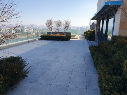 에테르노 청담 펜트하우스 및 세대별 테라스 페데스탈 시공