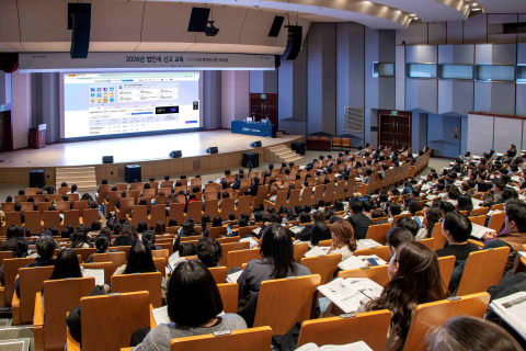 더존비즈온이 전국 주요 도시에서 개최한 ‘2026년 법인세 신고 교육’이 성황리에 마무리된 가운데, AI 법인 세무조정 등 세무회계사무소의 업무 효율을 높일 수 있는 다양한 해법을