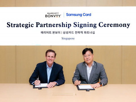 왼쪽부터 메리어트 인터내셔널 아시아 태평양 커머셜 부문 존 투미(John Toomey) 부사장, 삼성카드 마케팅본부장 김대순 부사장