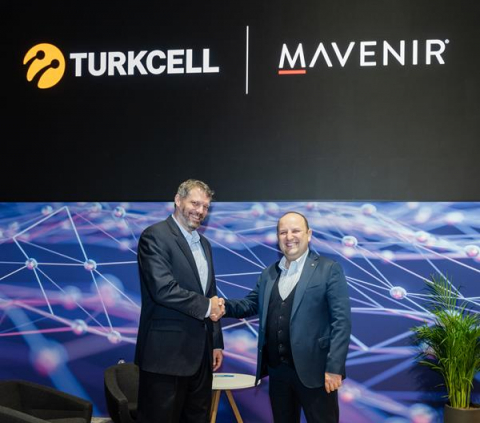 Turkcell의 최고기술책임자(CTO) Vehbi Çağrı Güngör 교수와 Mavenir의 클라우드·AI·IMS 사업 전략 총괄 수석부사장 겸 총괄 책임자 Brandon L