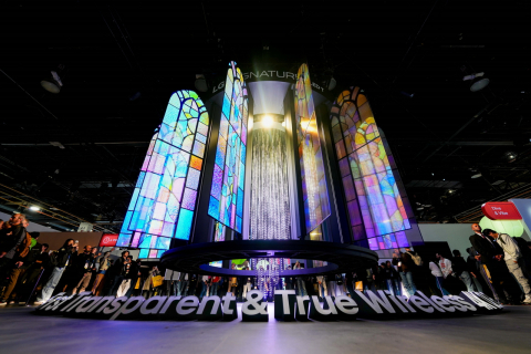 CES 2025 및 2025 레드닷 디자인 어워드 수상작 ‘OLED T Chandelier’