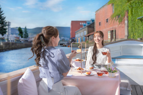 선상에서 즐기는 봄, 꽃으로 꾸민 특별한 크루징