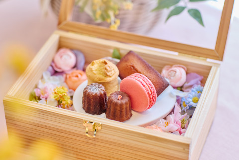 꽃과 디저트, 오르골이 어우러진 선상 티타임을 준비한 OMO5 오타루 by 호시노 리조트