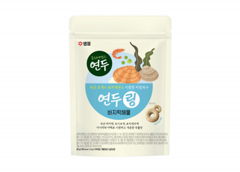 샘표가 100% 국산 바지락과 모시조개, 보리새우로 시원하고 개운한 맛을 낸 ‘연두링 바지락해물’을 출시했다