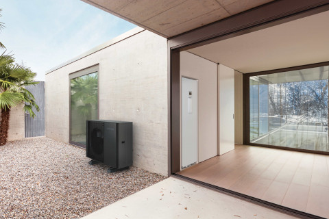 고효율 난방과 급탕을 제공하는 히트펌프 방식의 가정용 EHS ‘모노 R290(Mono R290)’의 라이프스타일 이미지