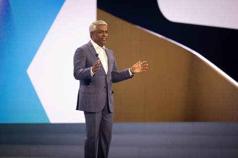 기조연설 중인 토마스 쿠리안 구글 클라우드 CEO