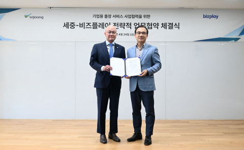 왼쪽부터 세중 천세전 대표이사, 비즈플레이 김홍기 대표