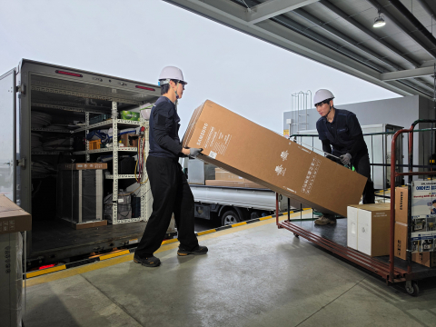 삼성전자 에어컨 설치 전담팀이 에어컨 설치 서비스를 제공하고 있다