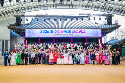 ‘2026 호수벚꽃축제 패션위크’ VIP, 모델, 출연자 단체 사진