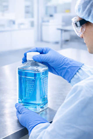 PETG PharmaTainer™ bottles and carboys—RNase/DNase-free, ultra-clean, ready-to-use containers for bi