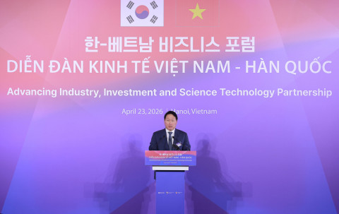 최태원 SK회장 겸 대한상공회의소 회장이 23일 베트남 하노이에서 열린 한-베트남 비즈니스 포럼에서 환영사를 하고 있다(제공: 대한상공회의소)