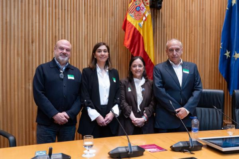 스페인 하원에 EAACI, AEPNAA, SEAIC, SEICAP의 공식 대표들이 참석해 아나필락시스 고위험군 아동을 위한 학교 안전 강화를 촉구했다