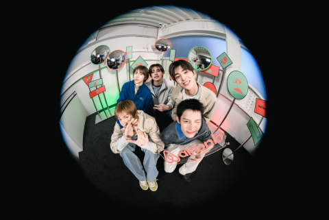 코르티스의 서울 비밀공간에서 만나는 ‘Green vs. Red’ 경험, 에어비앤비에서 단독 공개