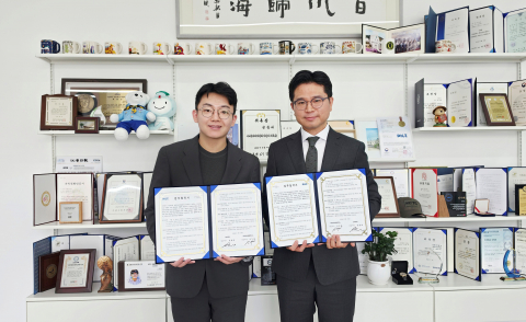 더픽트가 진로·진학·취업 교육 전문 기관 바른진로취업연구소와 에듀테크 사업 공동 추진을 위한 업무협약(MOU)을 체결했다. 왼쪽부터 전창대 더픽트 대표, 바른진로취업연구소 금두환 