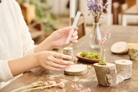 지속가능한 여행을 위해 자연 소재를 활용한 체험 프로그램 ‘플라워 스탠드 만들기’도 준비했다
