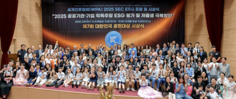 2025년 9월 15일 국회의원회관 대회의실에서 개최된 ‘WPA 2025 SEC ESG 포럼 및 시상식’ 행사에서 세계청년리더총연맹 이산하(李山河) 총재와 공동 주최인 허종식 국회