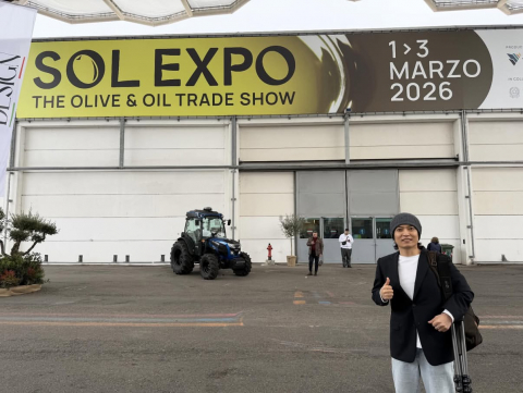 올리브아카데미 오영기 원장이 2026년 3월 이탈리아 SOL Expo를 방문했다. 오 원장은 현지 프로듀서·브랜드와의 소통과 함께 주요 수상작 및 국가별 테이스팅을 경험했으며, 이