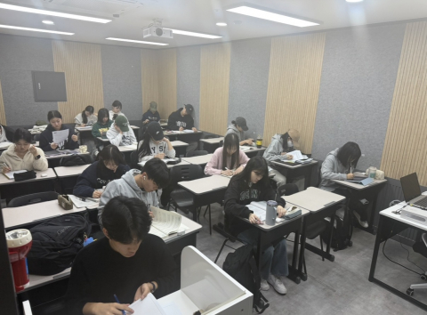와튼영어학원 고등부 학생들