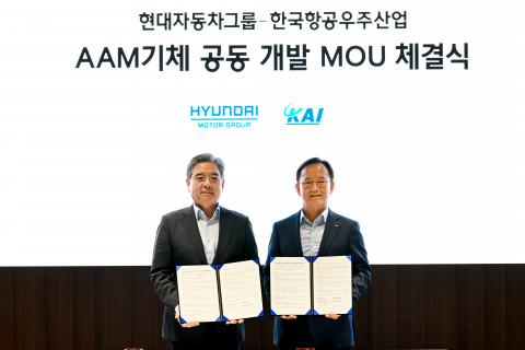 왼쪽부터 현대차그룹 장재훈 부회장, KAI 김종출 사장