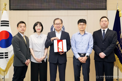 사이버한국외국어대학교, 사이버대학 최초 AI 기반 전 과목 다국어 자막 구현… 대한민국 AI혁신대상 수상