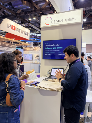 2026년 4월 28일~30일 열린 아시아-태평양 최대 공공안전 기술 전시회인 싱가포르 ‘Milipol Tech X 2026’에서 나라지식정보 이규민 책임이 부스를 방문한 KLAS