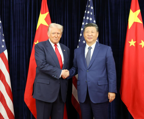 APEC 정상회의를 계기로 한국을 방문해 부산에서 정상회담을 가진 시진핑 중국 국가주석(오른쪽)과 도널드 트럼프 미국대통령(왼쪽)(이미지 출처: CGTN)