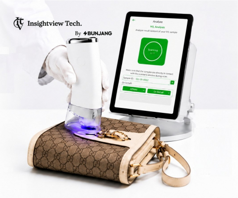 InsightviewTech’s portable authentication solution in action: a handheld optical scanner analyzes th