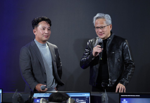 왼쪽부터 엔씨 김택진 CEO, 엔비디아 젠슨황 CEO
