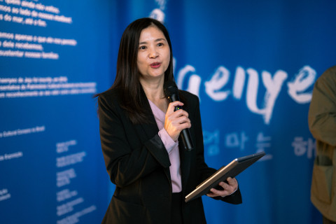 주브라질한국문화원 정정희 원장이 지난 12일 ‘바다의 숨: 제주 해녀, 여성 그리고 공동체’ 특별전 개막식에서 축사를 하고 있다