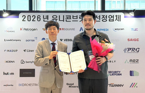 왼쪽부터 중소벤처기업부 정익채 서기관, 세이지 김진규 본부장