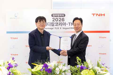 왼쪽부터 TNH 이판호 대표, 솔타메디칼코리아 한상진 대표