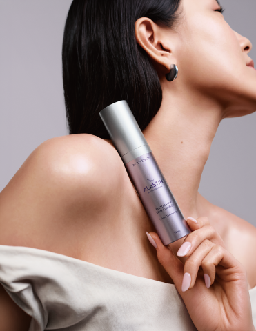 레스토레이티브 스킨 컴플렉스(Restorative Skin Complex): TriHex Technology™와 Octapeptide-45로 볼륨·탄력·수분 개선에 도움을 주는 안