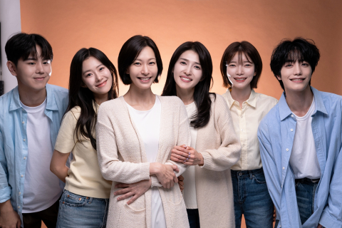왼쪽부터 원성준, 김민아, 정애연, 김경란, 한지우, 도은우(제공=에이엔컴퍼니)