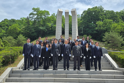 6월 1일(월) 한국보훈복지의료공단 윤종진 이사장 등 주요 임직원들이 호국보훈의 달을 맞아 원주 현충탑에서 참배를 진행했다